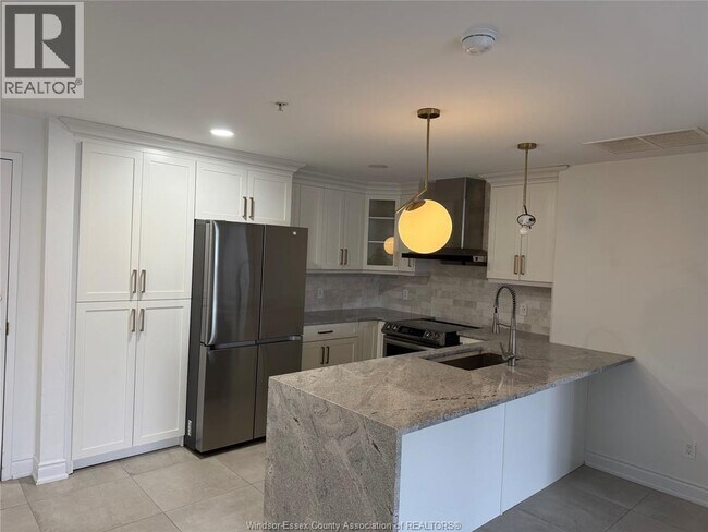 Photo du bâtiment - 2650 Sandwich W Pkwy