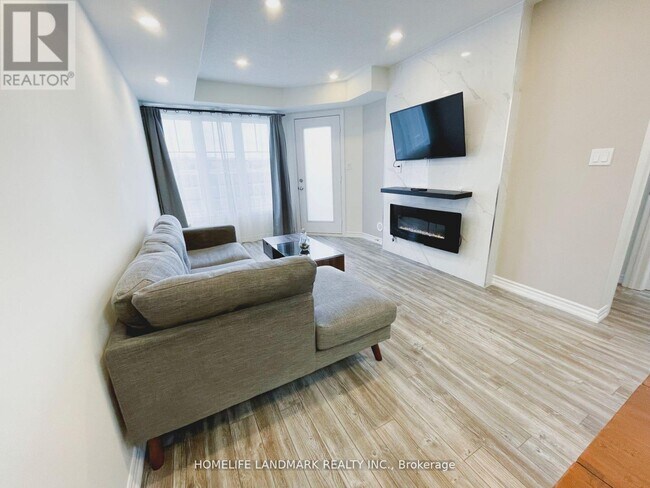 Building Photo - 15 Eaton Park Ln