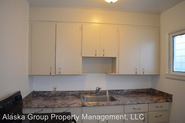 Foto del edificio - 8820-8820 Golovin St