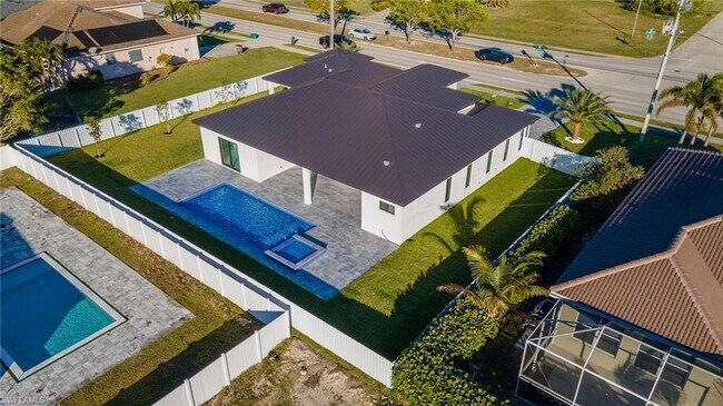 Foto del edificio - 4016 Chiquita Blvd S