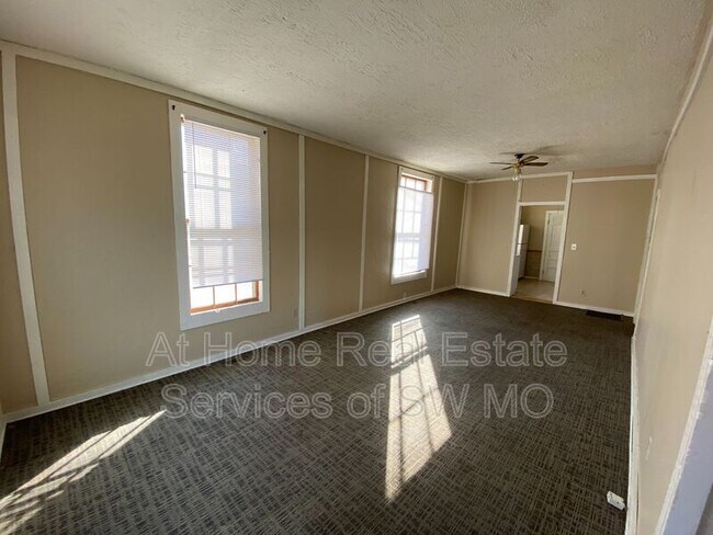 Foto del edificio - 420 E Madison