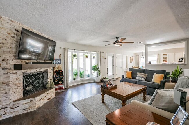 Building Photo - 6139 Queensloch Dr