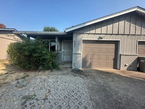 Building Photo - 647 NW Walnut Blvd