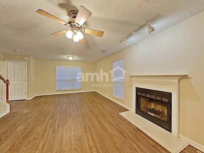 Building Photo - 3716 Creston Ct