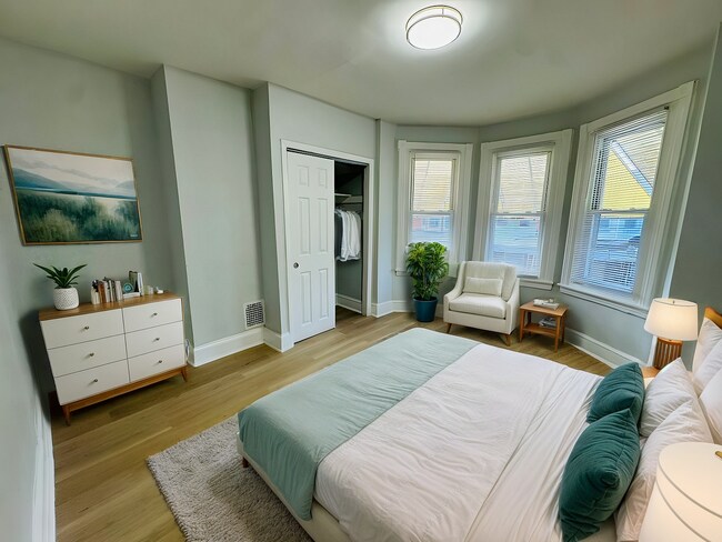 Building Photo - Remodeled 3b/1b House in South Philly! Section 8 Only