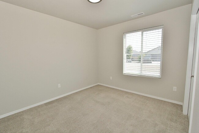 Foto del edificio - 16901 Carmichael Ave