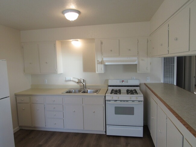Building Photo - 9150 Avonne Ave