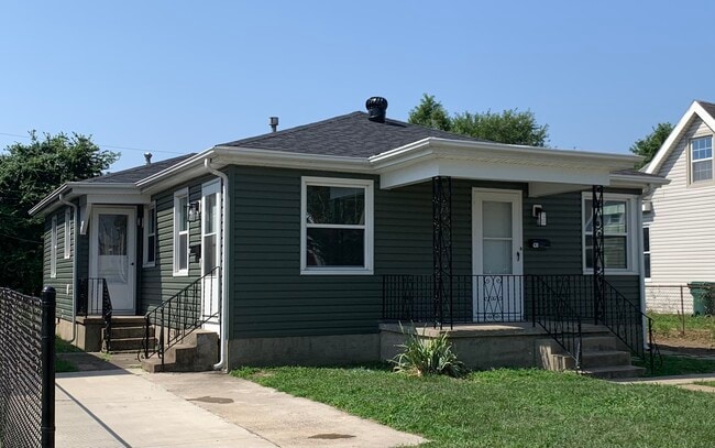 Building Photo - 430 E 20th St