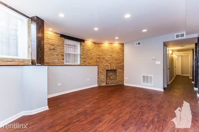 Building Photo - 2620 N Wilton Ave