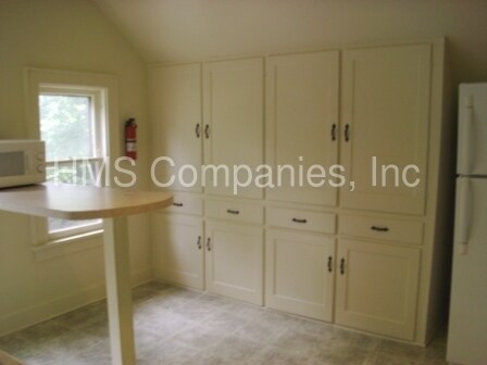 Building Photo - 1321 S Burdick St