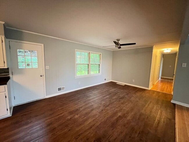 Foto del edificio - 421 Lance Ln