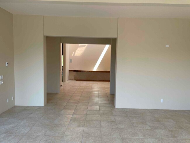 Foto del edificio - 4 Old Agua Fria Rd E