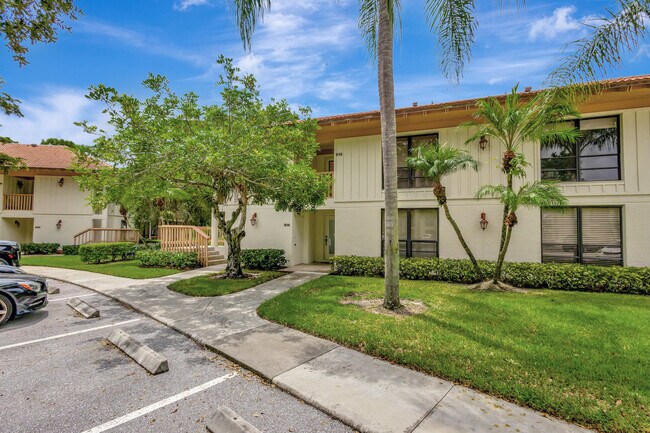 Foto del edificio - 618 Brackenwood Cove