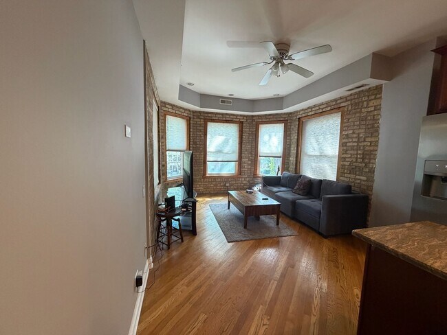 Foto del edificio - 1342 W Greenleaf Ave