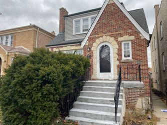 Primary Photo - 1811 Clarence Ave