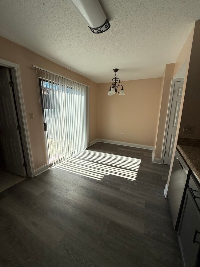 Foto del edificio - 412 N Sea Ln NW