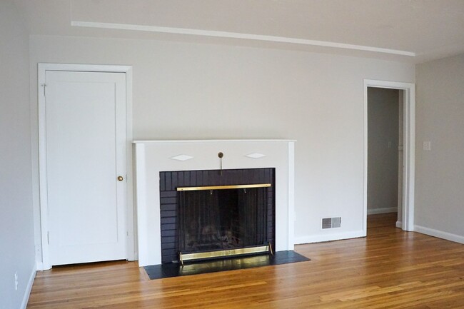 Foto del edificio - Beautiful 3-Bedroom Duplex in West Morelan...