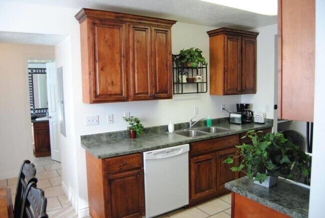 Foto del edificio - 161 E 70 S