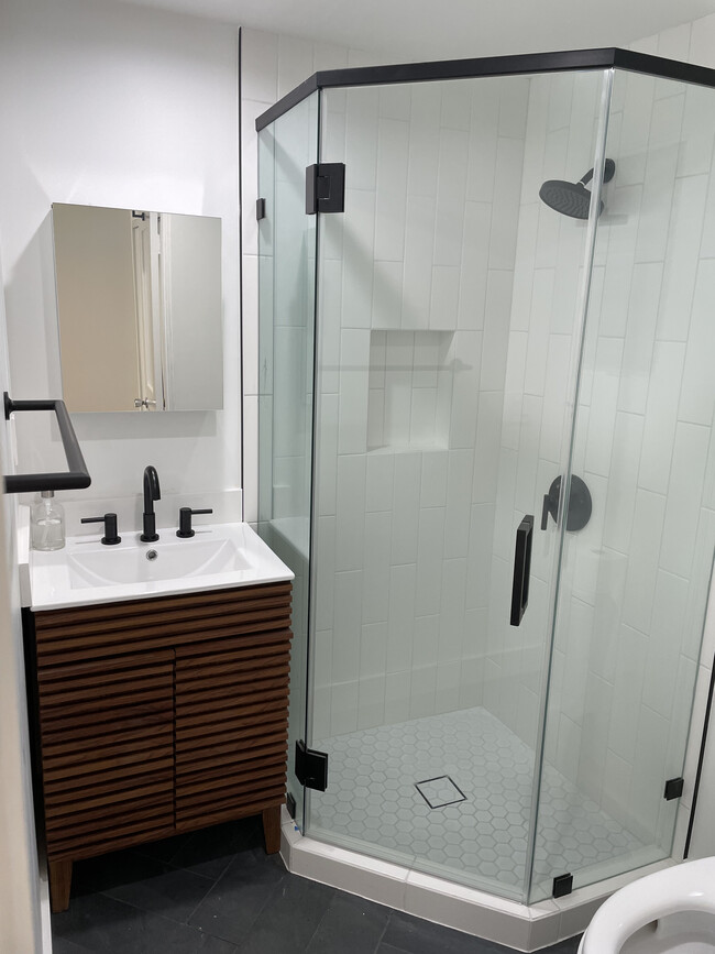 Baño - 4361 Stewart Ave