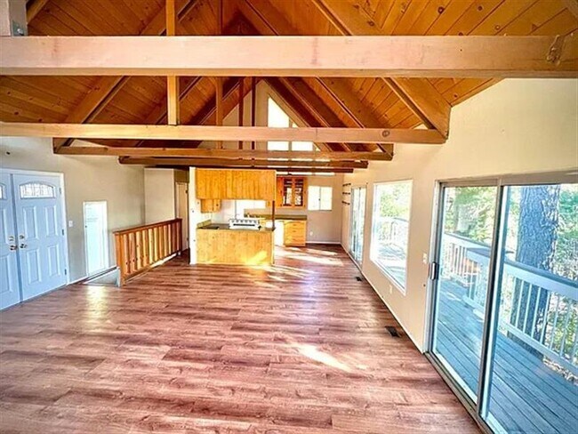 Foto del edificio - commuter friendly home