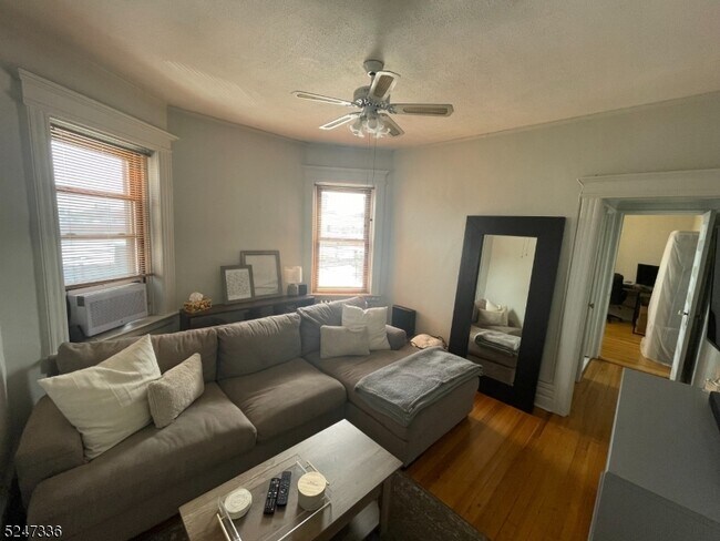 Foto del edificio - 570 Bloomfield Ave