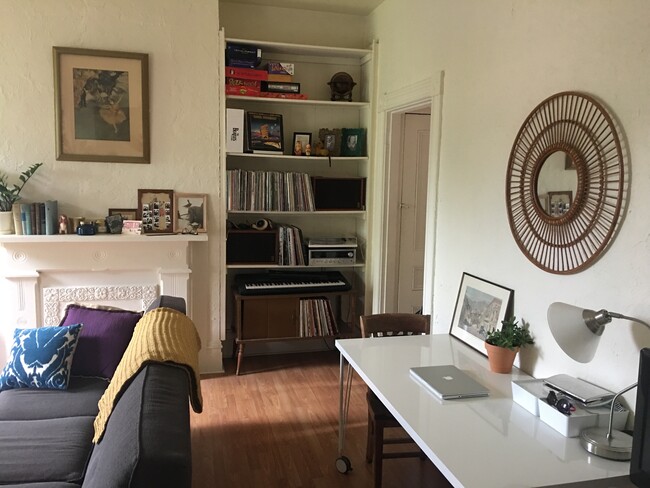 Living area - 434 S Pacific Ave