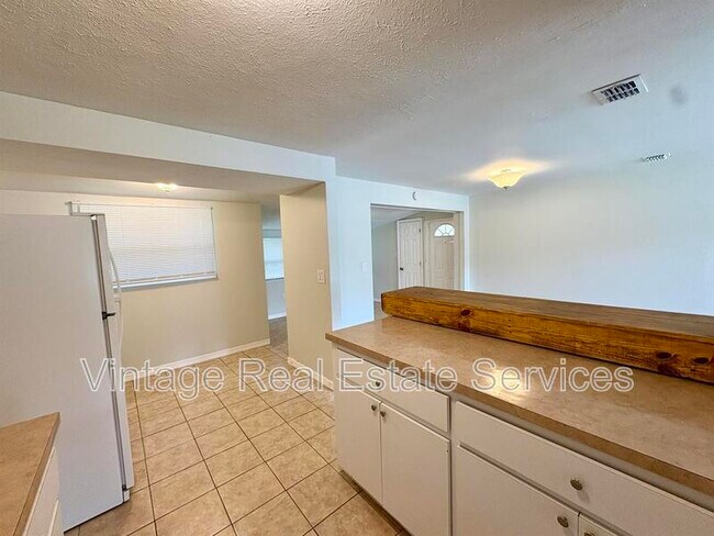 Foto del edificio - 2810 State Rd 60