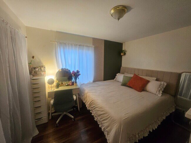 Building Photo - 714 S Record Ave