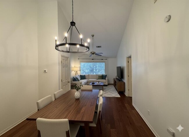 Building Photo - 1811 W 39th St