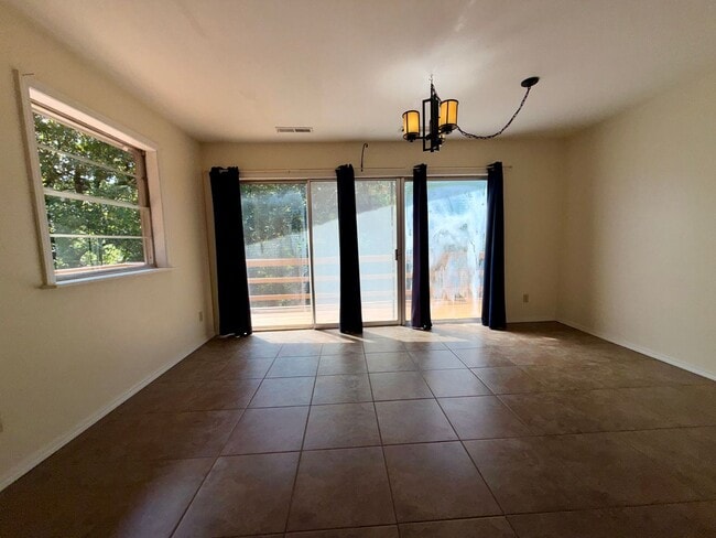 Building Photo - Charming 2-Bedroom, 2-Bath Home in Bella Vista, AR