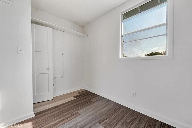 Building Photo - 648 W 41st Dr