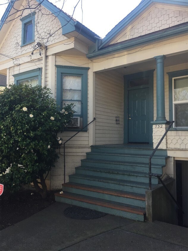 Building Photo - 732 Chestnut St