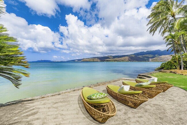 Foto del edificio - Lavish Oceanfront Estate w/Pool, Spa & AC - Close to Beaches: Maunalua Sunset