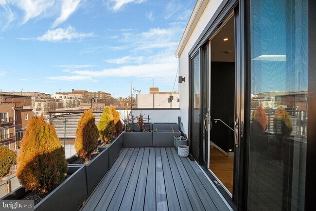 Foto del edificio - 2110 10th St NW