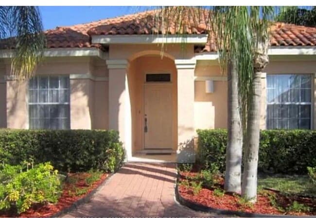 Building Photo - 133 E Yucca Ave