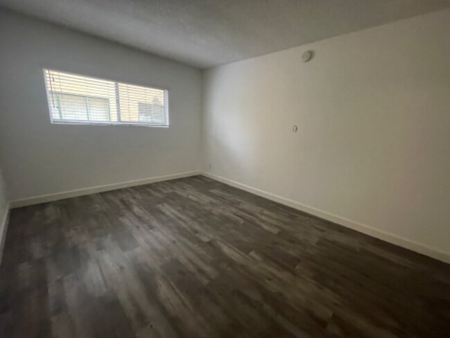Foto del edificio - 3753 S Barrington Ave