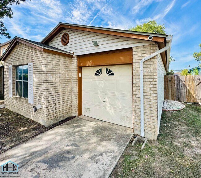 Building Photo - Charming & Move-In Ready 3-Bedroom Home wi...