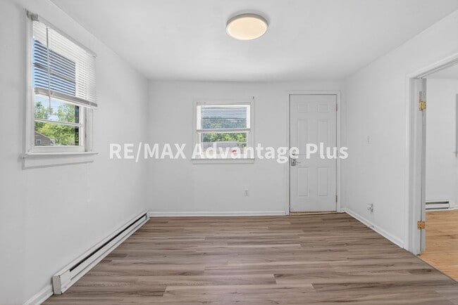 Building Photo - Charming 2 bedroom home walking distance to Downtown & Longwood Univeristy