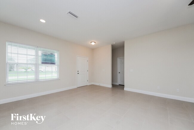Building Photo - 510 Magpie Ln