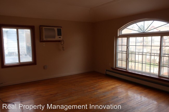 Building Photo - 137-44 Thurston St