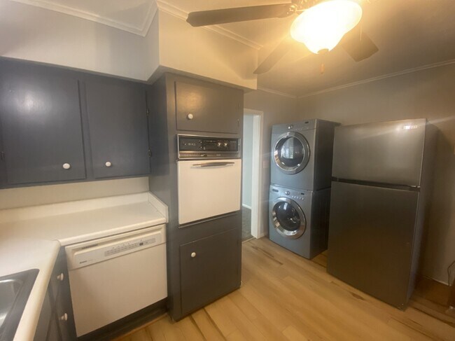 Foto del edificio - 322 E Elgin St