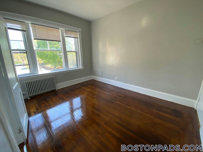 Building Photo - 447 Park Dr