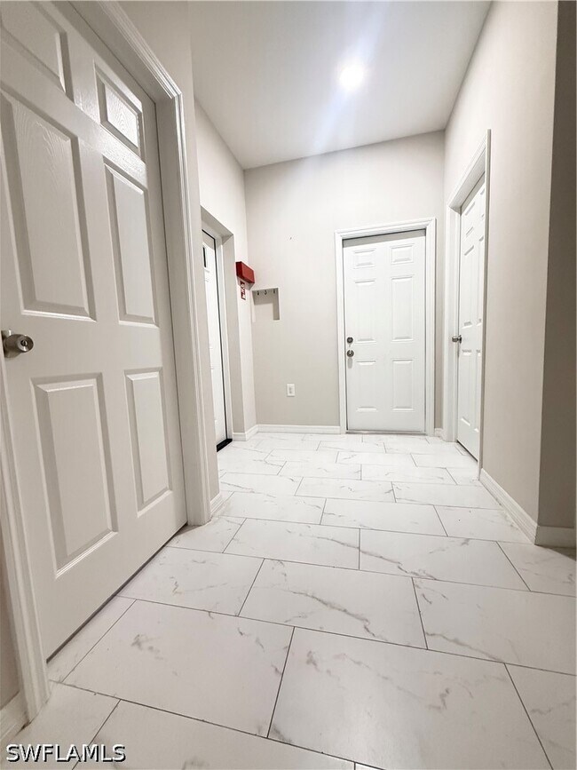 Foto del edificio - 212 Pullman St