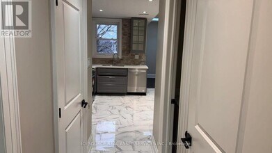 Building Photo - 615 College St