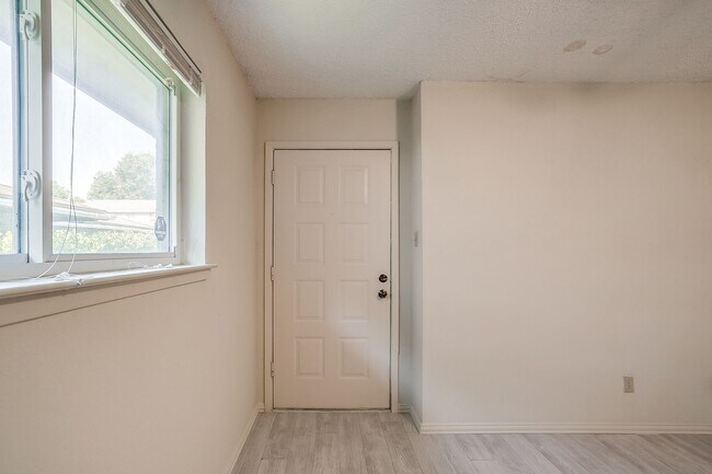 Foto del edificio - 127 Allencrest Dr