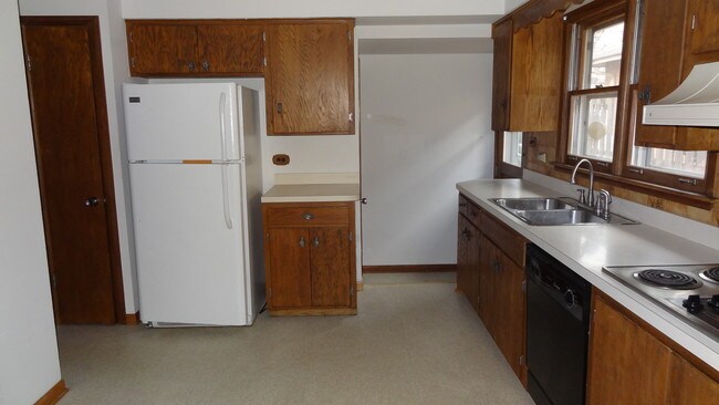Building Photo - 1502 Wakeman Ave