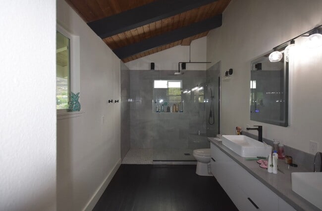 Building Photo - 603 Pila Pl