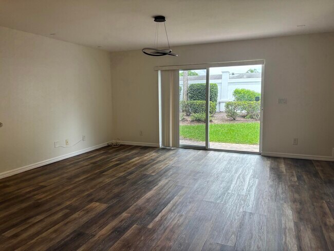 Foto del edificio - 22118 Majestic Woods Way
