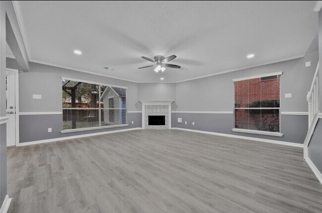 Foto del edificio - 10503 Timberloch Dr