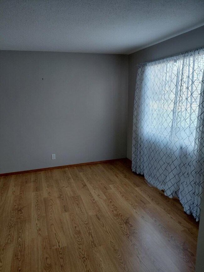 Photo du bâtiment - 3 bedroom in Regina SK S4R 4Y6